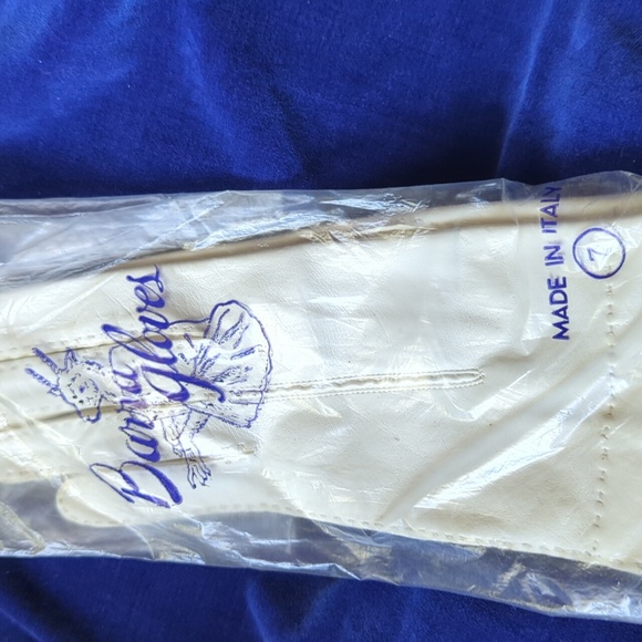 Vintage,Elegant White Leather Gloves - Picture 4 of 4